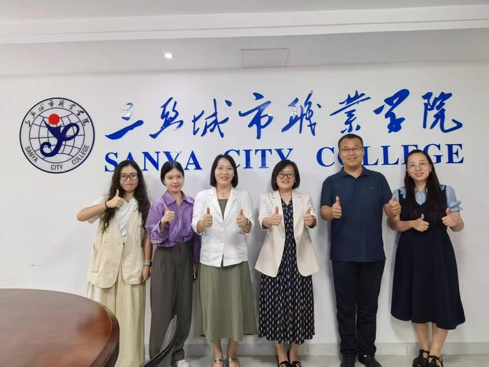 爱游戏意甲亚洲赞助商2025年6月11日，参会人员合影留念，从左到右为朱春松、李晓桦、强雁蕾、孙丽、李国昌、王诗洋。.jpg