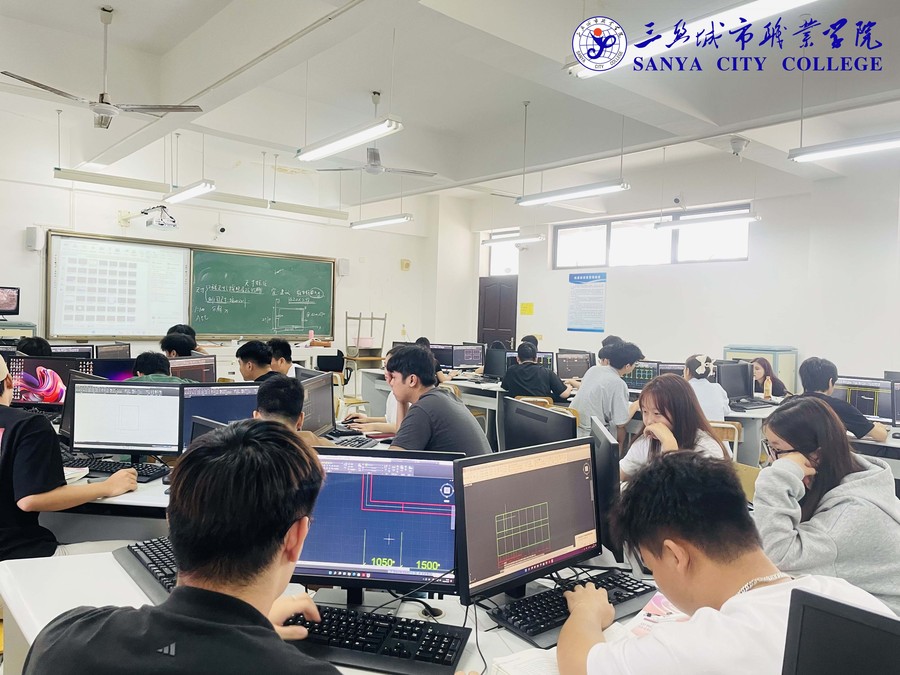 專業(yè)學(xué)生課堂建模實(shí)操實(shí)訓(xùn)1.jpg