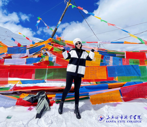 2015級旅游管理專業(yè)學(xué)生 郭麗娜，專升本到熱帶海洋學(xué)院，中級導(dǎo)游.jpg