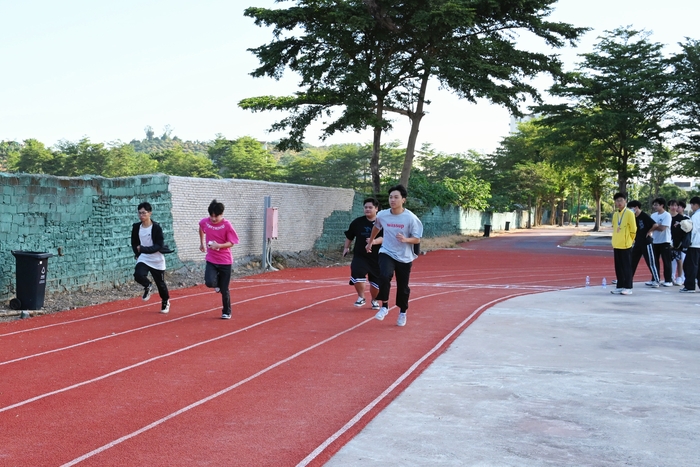 ���ǳ���ְҵѧԺ 20251128ѧ�����˶�������1000�ײ���.jpg