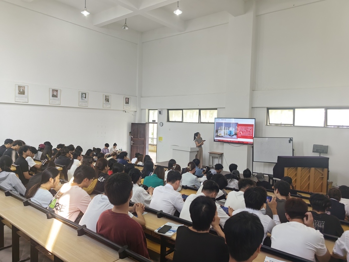 海旅免税店于2026年5月14日进入三亚城市职业学院进行专场宣讲会.jpg