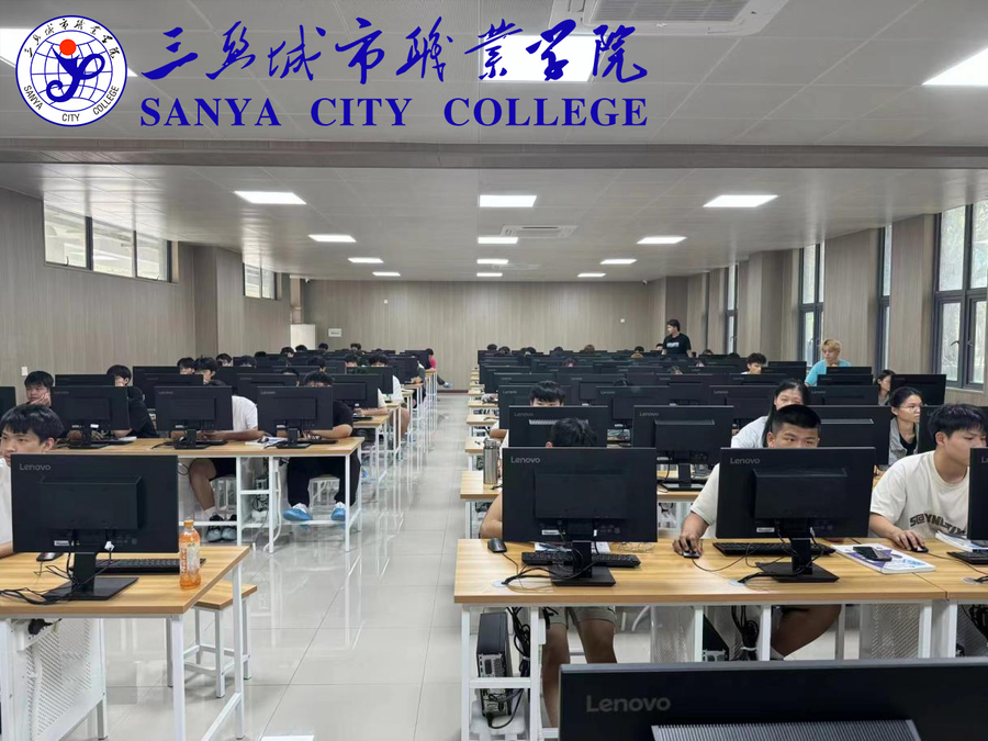 学校高配置新机房投入使用.jpg