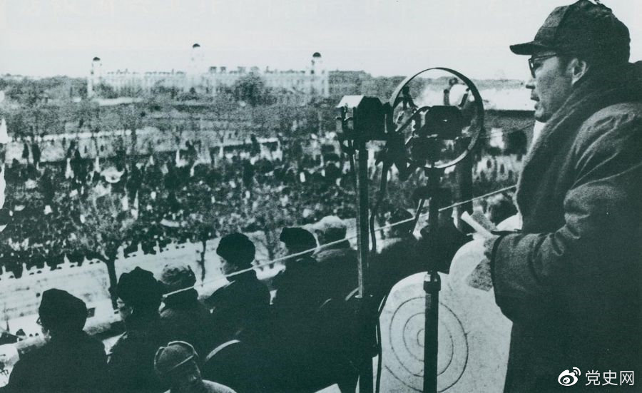 1949年2月12日，叶剑英在庆祝北平和平解放大会上发表讲话。